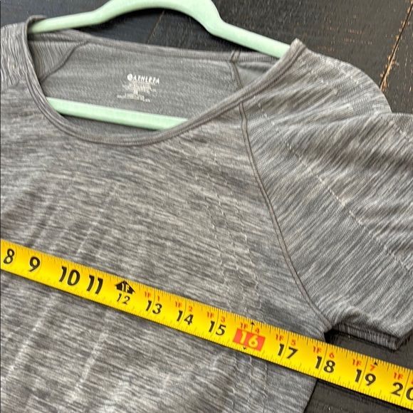 Athleta Speedlight Dark Grey Spacedye Short Sleeve Fitted Athletic Tee Size XL - Picture 7 of 8
